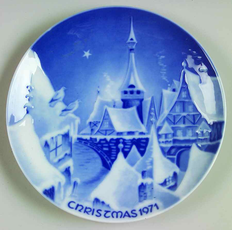 Christmas Plate Christmas Night In A Village - No Box by Royale (Germany)-1