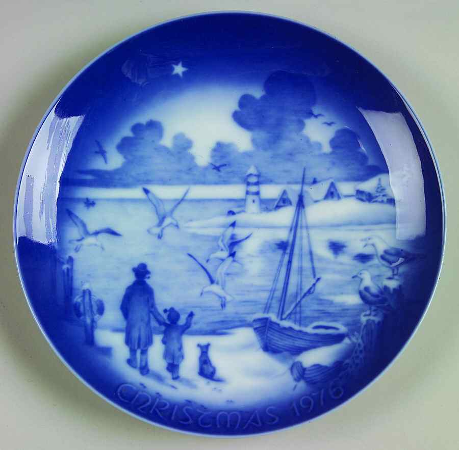 Christmas Plate Seaport Christmas - No Box by Royale (Germany)-1