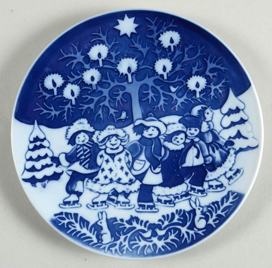 Childrens Christmas Winter Children-Plate Only - No Box by Royal Copenhagen-1