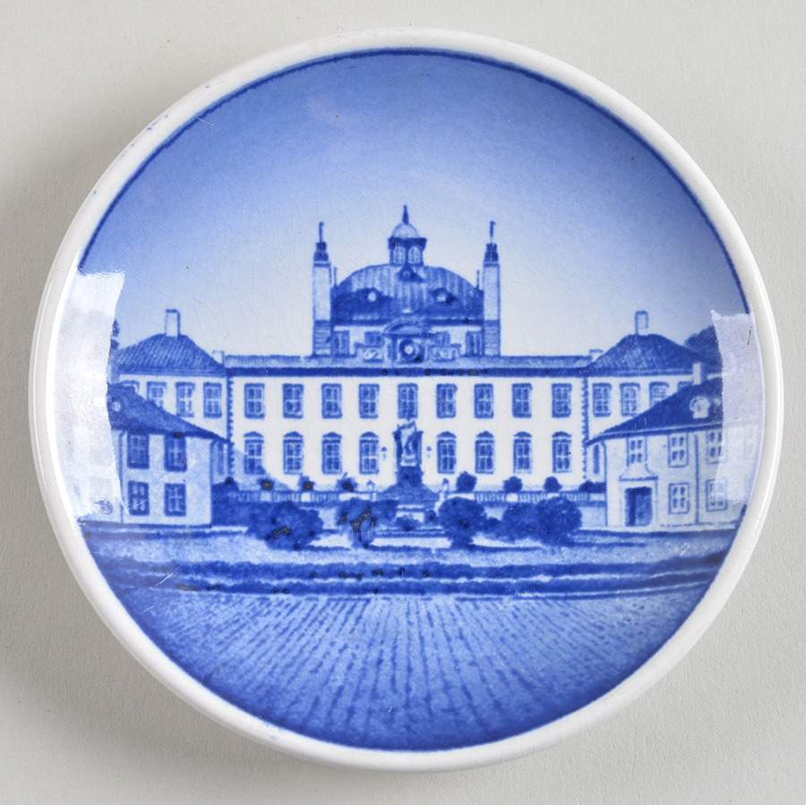 Danish & Nordic Plaquettes-2010 Series Fredensborg Slot - No Box by Royal Copenhagen-1