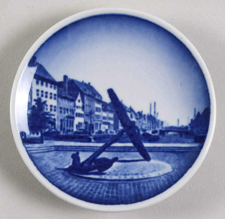 Danish & Nordic Plaquettes-2010 Series Mindesmaerket, Nyhavn - No Box by Royal Copenhagen-1