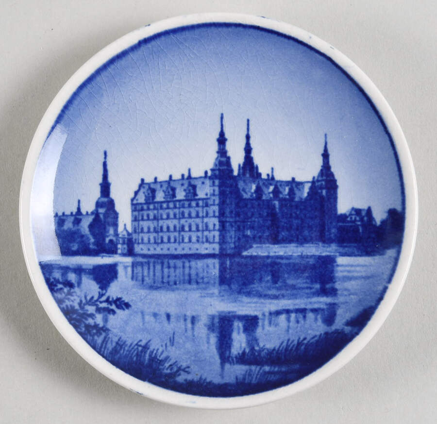 Danish & Nordic Plaquettes-2010 Series Frederiksborg Slot-Frederiksborg Castle - No Box by Royal Copenhagen-1