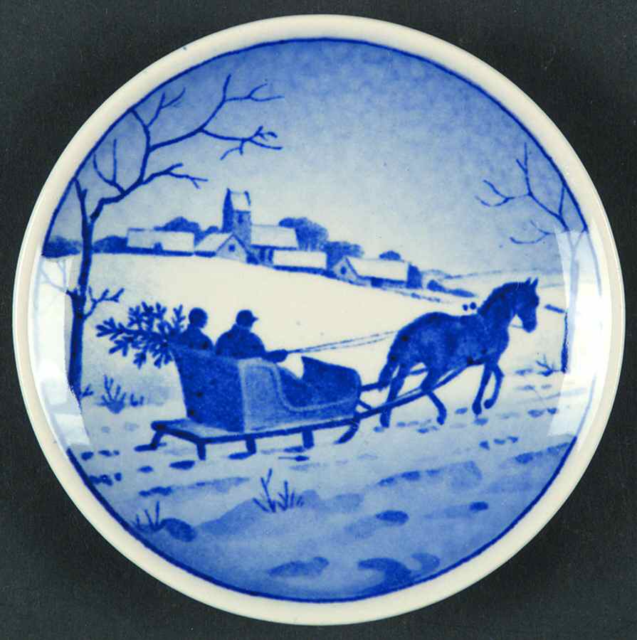 Danish & Nordic Plaquettes-2010 Series Vinterlandskab - Winter Landscape - No Box by Royal Copenhagen-1