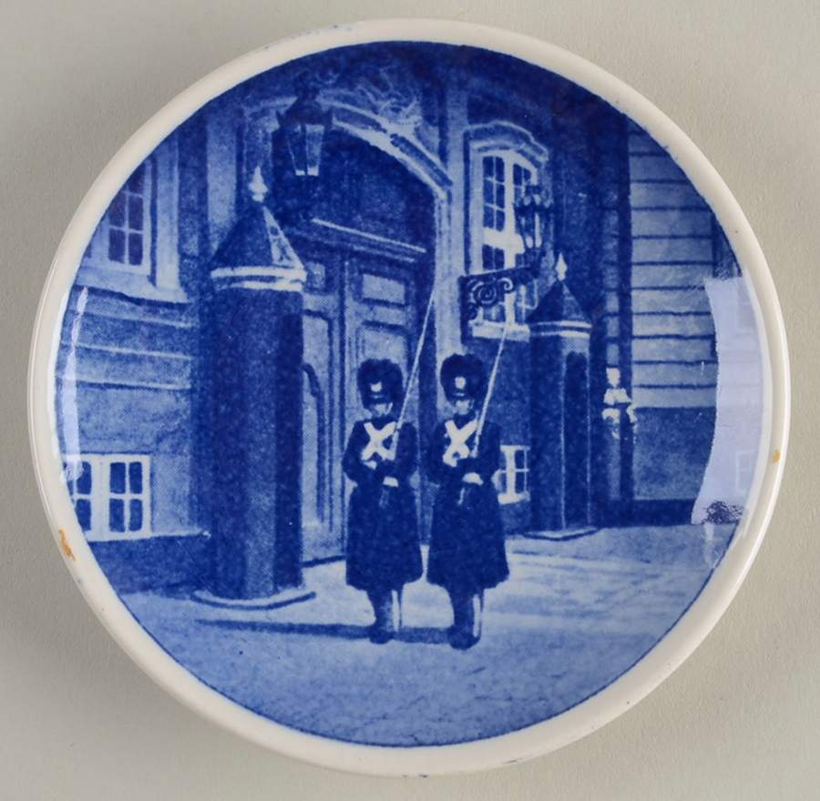 Danish & Nordic Plaquettes-2010 Series Kongens Livgarde - No Box by Royal Copenhagen-1