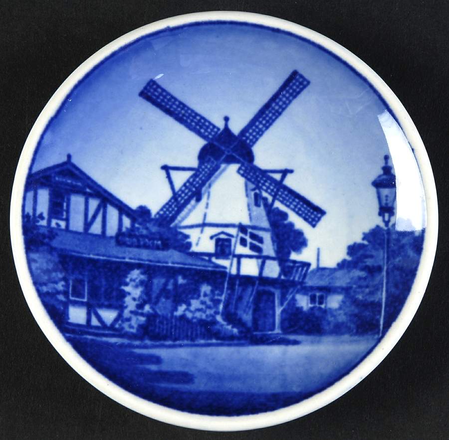 Danish & Nordic Plaquettes-2010 Series Copenhagen Hotel Solvang, California - No Box by Royal Copenhagen-1