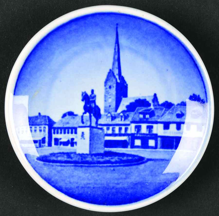 Danish & Nordic Plaquettes-2010 Series Nakskov, Christian Xs Rytterstatue - No Box by Royal Copenhagen-1