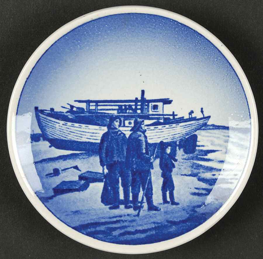 Danish & Nordic Plaquettes-2010 Series Fiskere - No Box by Royal Copenhagen-1