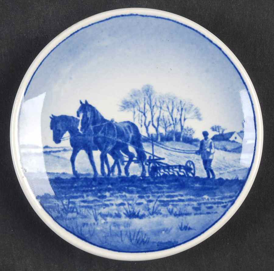 Danish & Nordic Plaquettes-2010 Series Landmanden - The Farmer - No Box by Royal Copenhagen-1