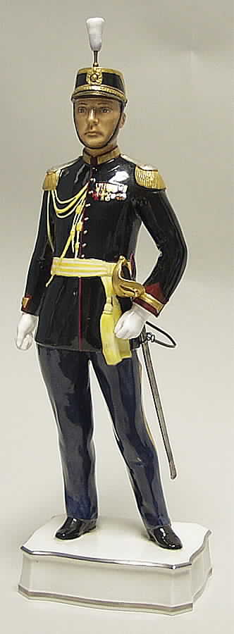 Papal Guard An Officer Of The Palantine Guard - No Box by Royal Worcester-1