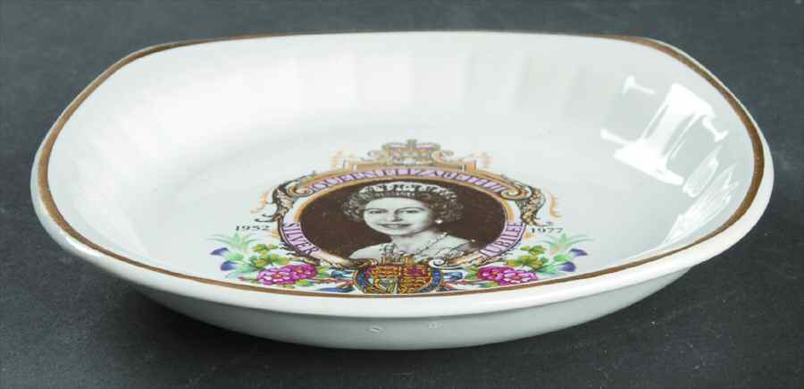Royal Worcester Royalty Giftware Queen Elizabeth Ii Silver Jubilee Tray - Boxed by Royal Worcester-1