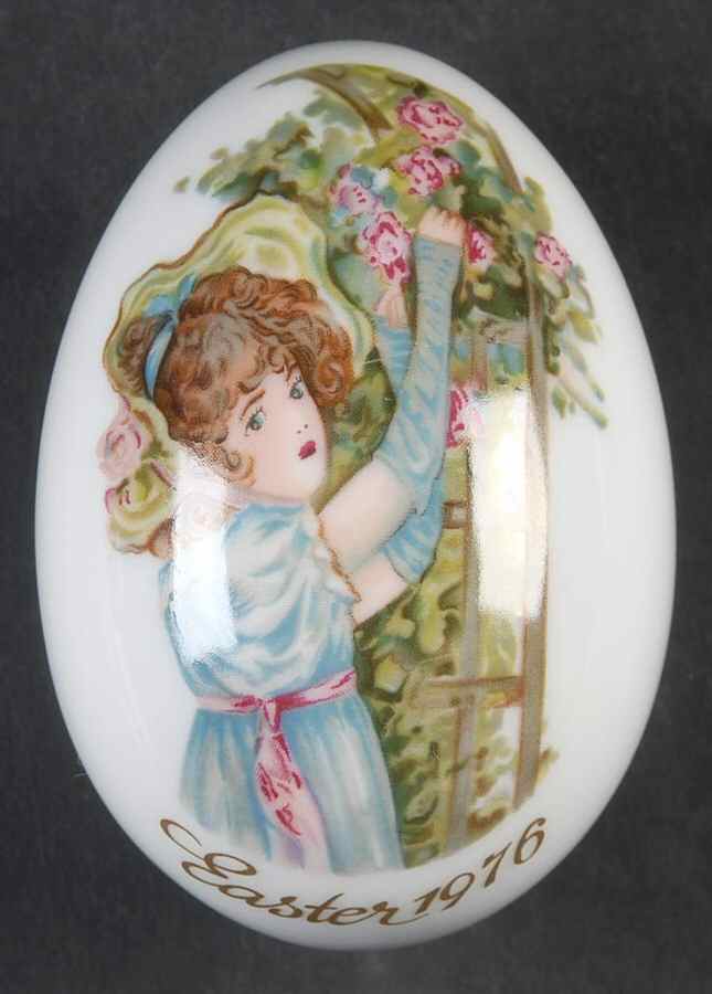 Easter Egg-Annual Picking Flowers - Boxed by Royal Bayreuth-1