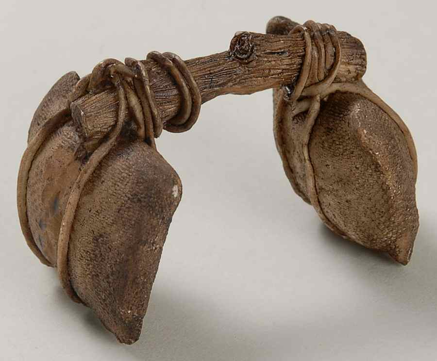 Fontanini Heirloom Nativity 5" Scale Camel Saddle Bags - Boxed by Roman-1