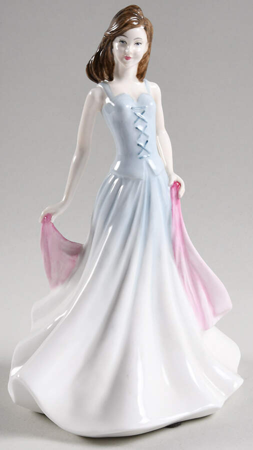 Chelsea Collection-Figurines Isabel - Boxed by Royal Doulton-1