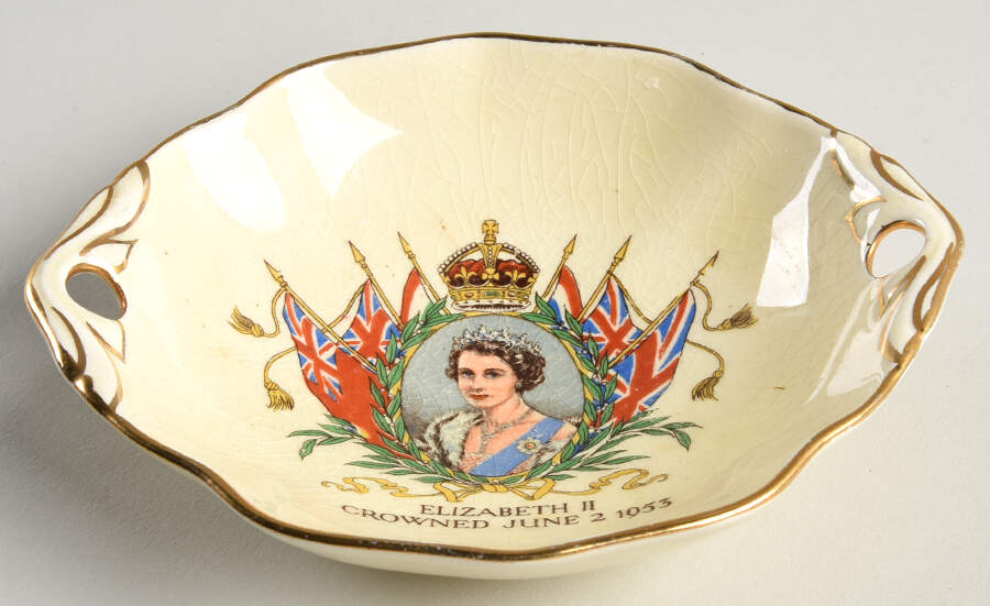 Royal Winton Royalty Giftware Elizabeth Ii Crowned Nut Dish - Nut Dish by Royal Winton-1