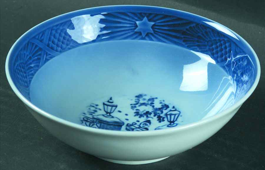 Christmas Bowl Seasons Greetings - No Box by Royal Copenhagen-1