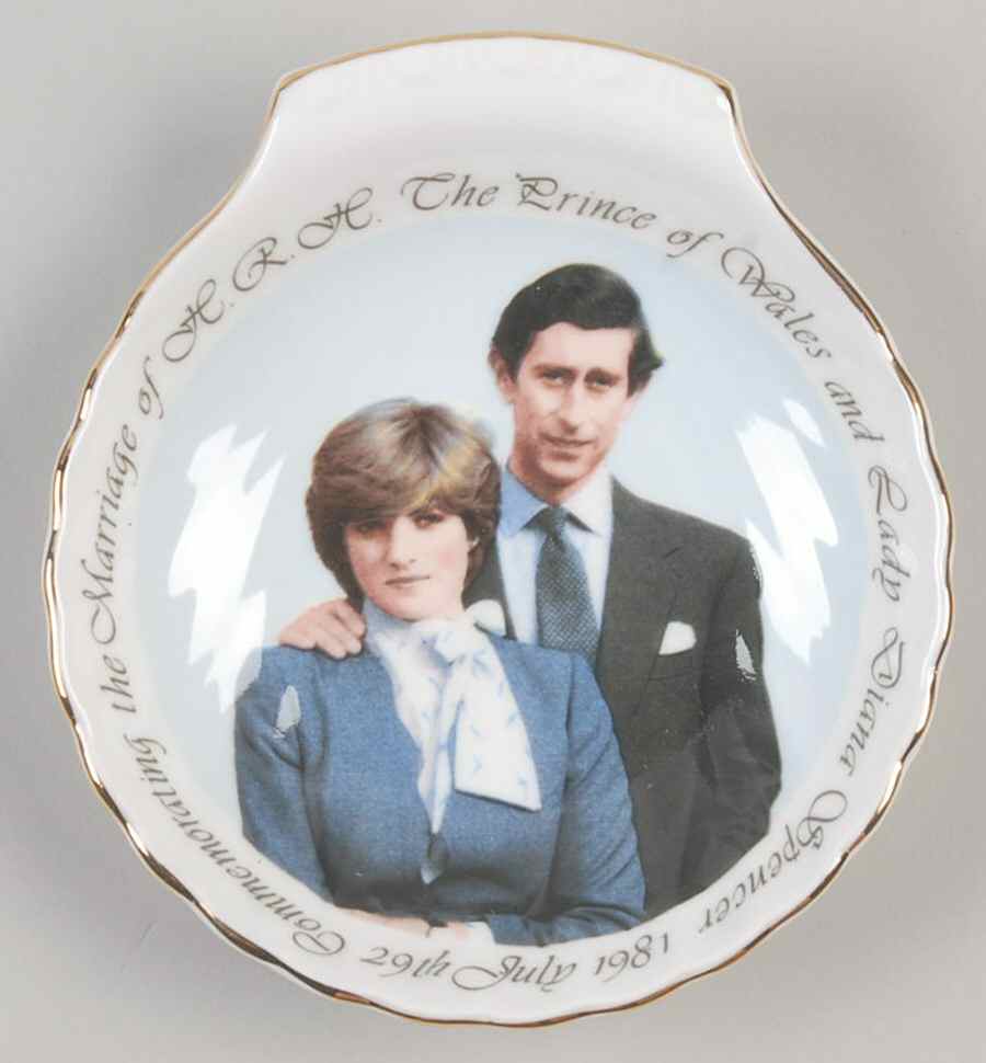Royal Grafton Royalty Giftware Charles And Diana Shell Dish - No Box by Royal Grafton-1