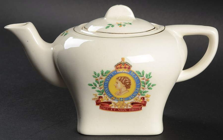 Royal Cauldon Royalty Giftware Queen Elizabeth Ii Coronation Teapot - No Box by Royal Cauldon-1
