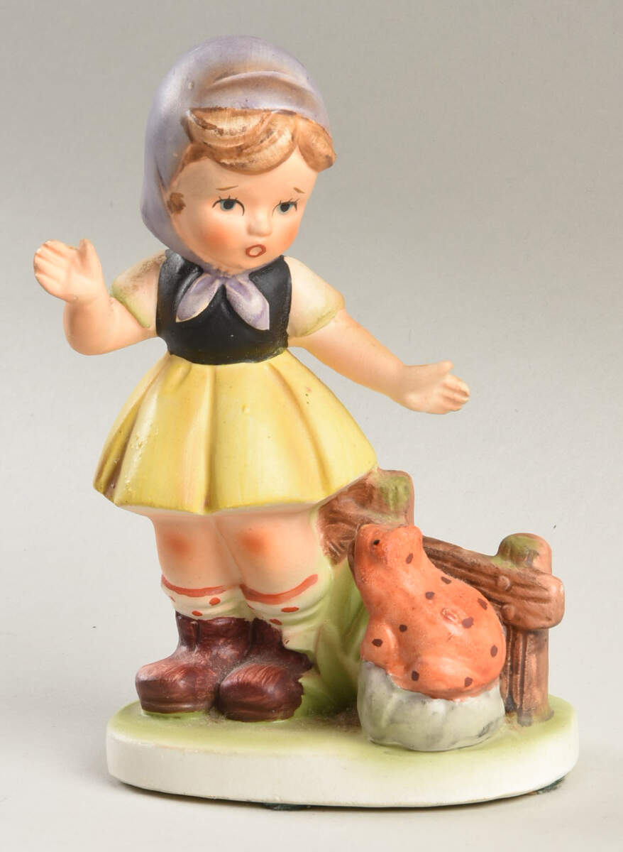 Royal Crown Figurines Girl With Frog - No Box by Royal Crown (Japan)-1
