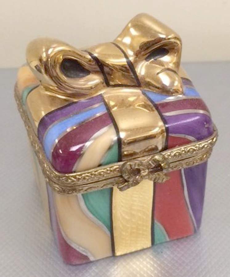 Rochard Limoges Box Present - No Box by Rochard-1