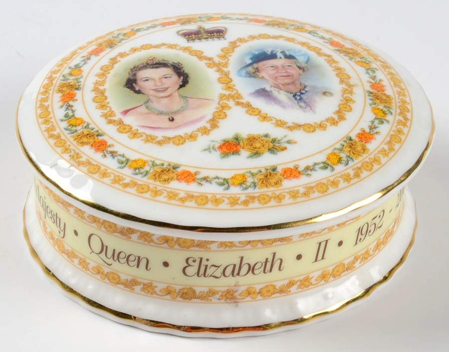 Royal Albert Royalty Giftware Elizabeth Ii-Golden Anniversary Box - No Box by Royal Albert-1