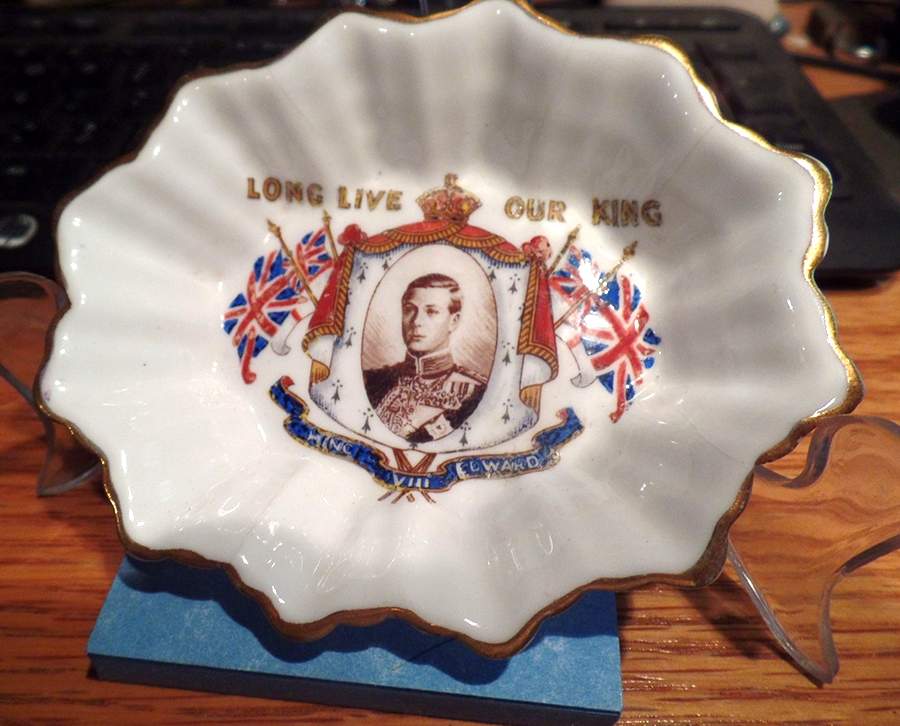 Royal Albert Royalty Giftware King Edward Viii Sweet Meat - No Box by Royal Albert-1