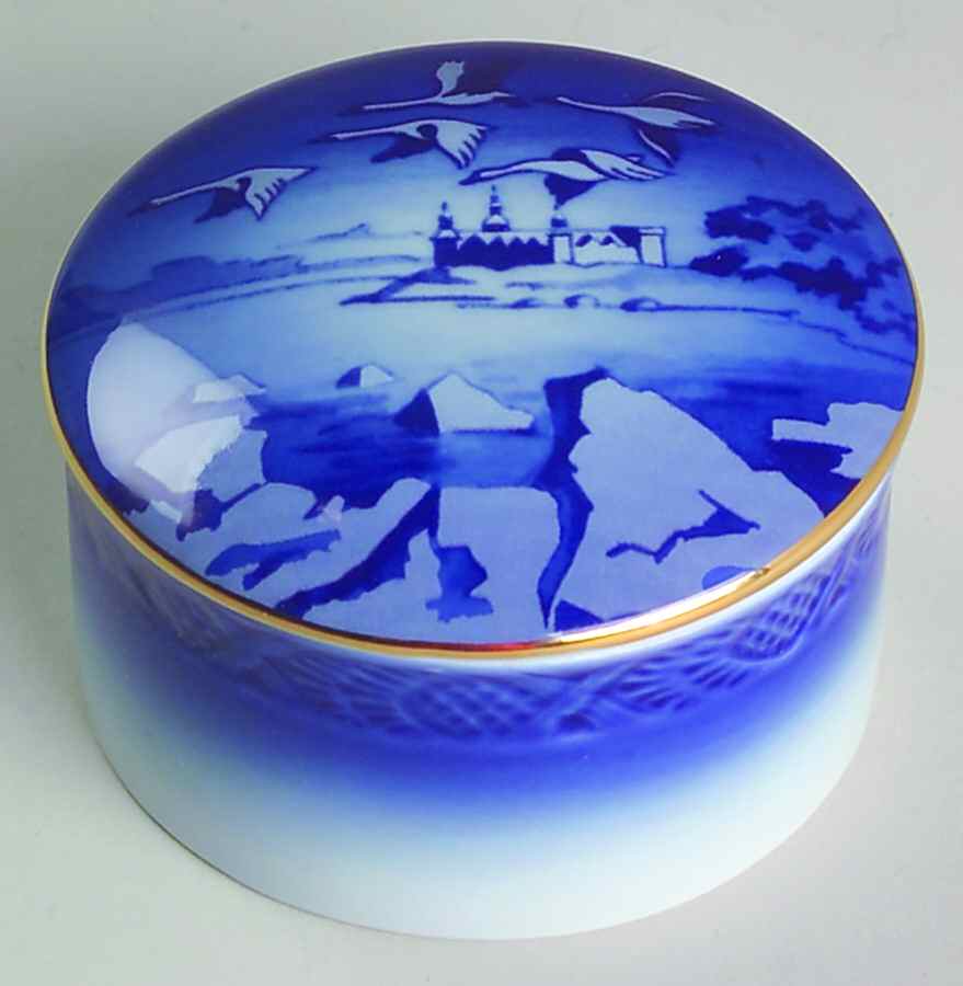 Christmas Bonbonniere Box Kronborg Castle - With Box by Royal Copenhagen-1