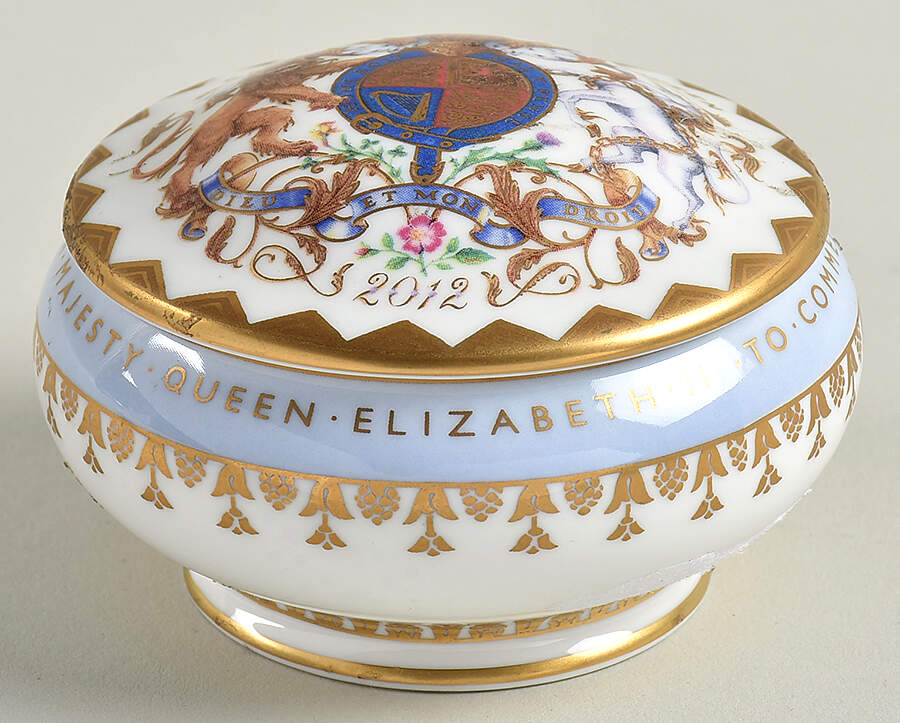 Royal Collection Royalty Giftware Queen Elizabeth Ii Dimond Jubilee - No Box by Royal Collection-England-1