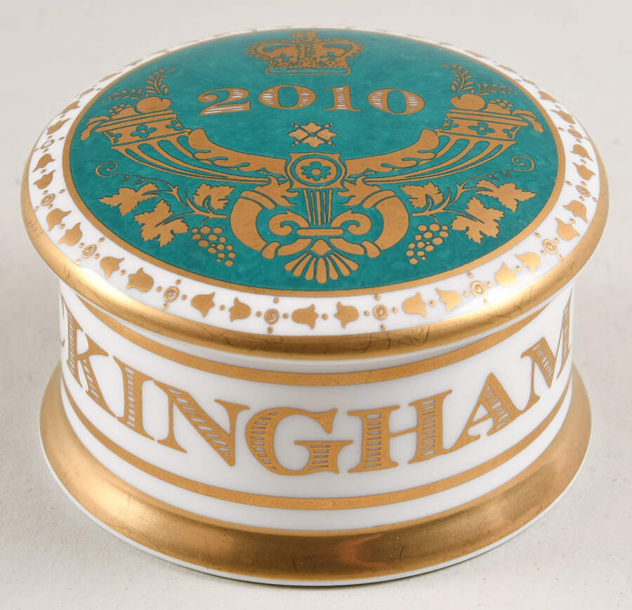 Buckingham Palace Annual Boxes 2010 Buckingham Palace - No Box Nb2010 by Royal Collection-England-1