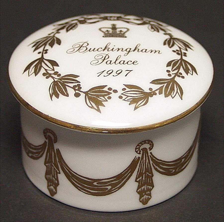 Buckingham Palace Annual Boxes 1997 Buckingham Palace - With Box Bx1997 by Royal Collection-England-1