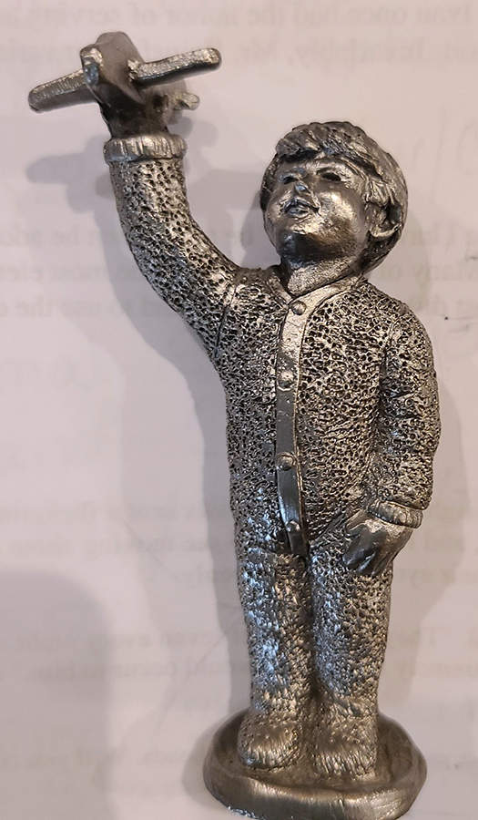 Pewter Figurines Gift Of Love Christmas-1998 - No Box by Ricker Bartlett Casting Studio-1