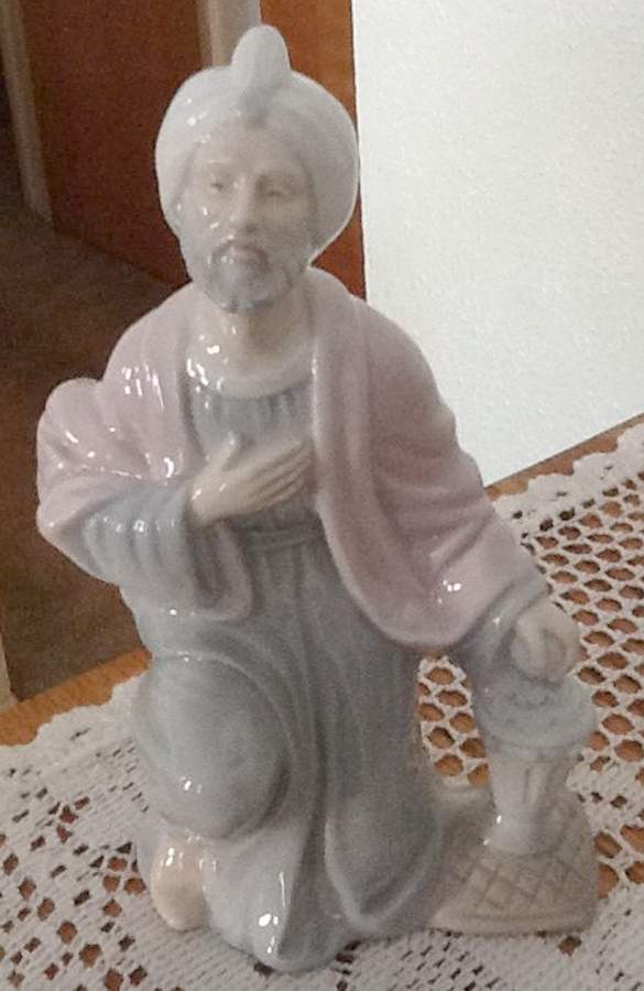 Valencia Nativity #2 King Kneeling - No Box by Roman-1