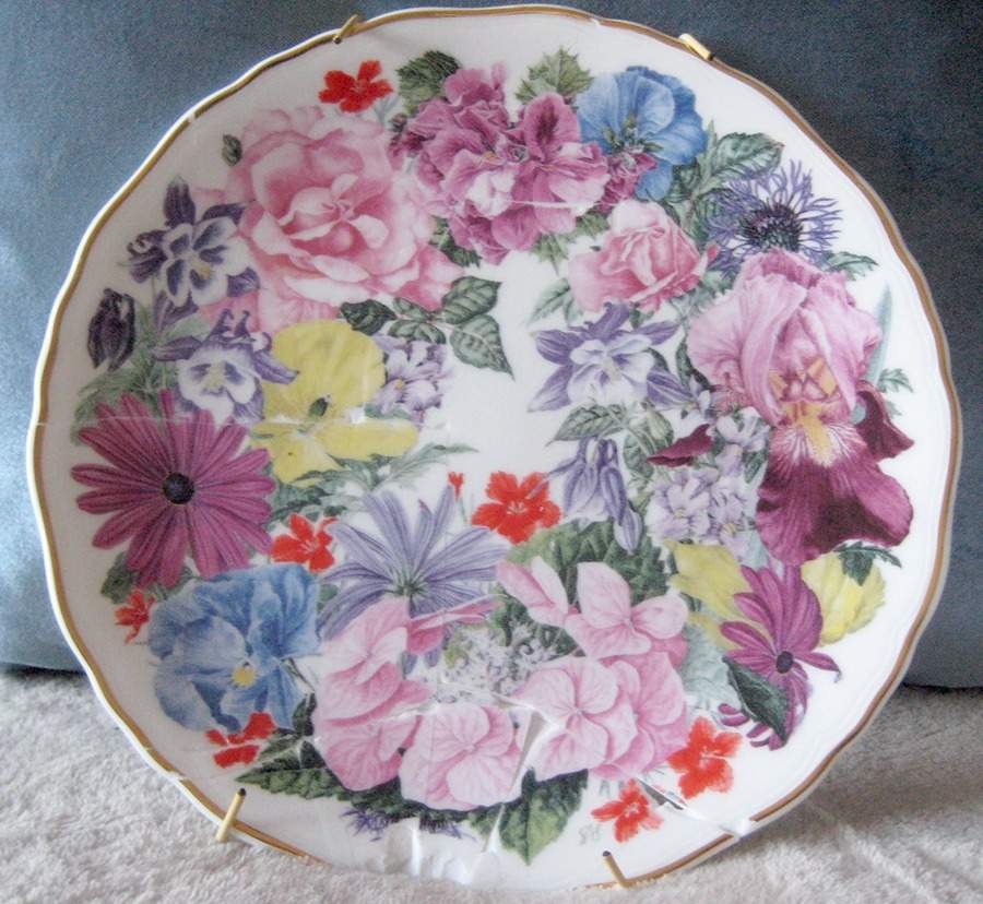 A Bouquet for the Queen Mother Ascot Bouquet - Boxed by Royal Albert-1