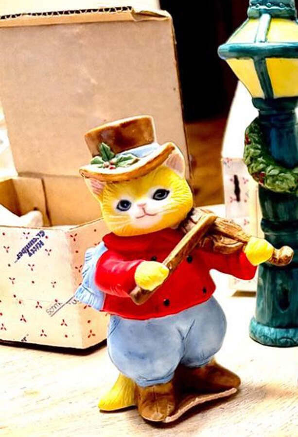 Kitty Cucumber Caroling-Albert W/Fiddle - With Box by Schmid-1