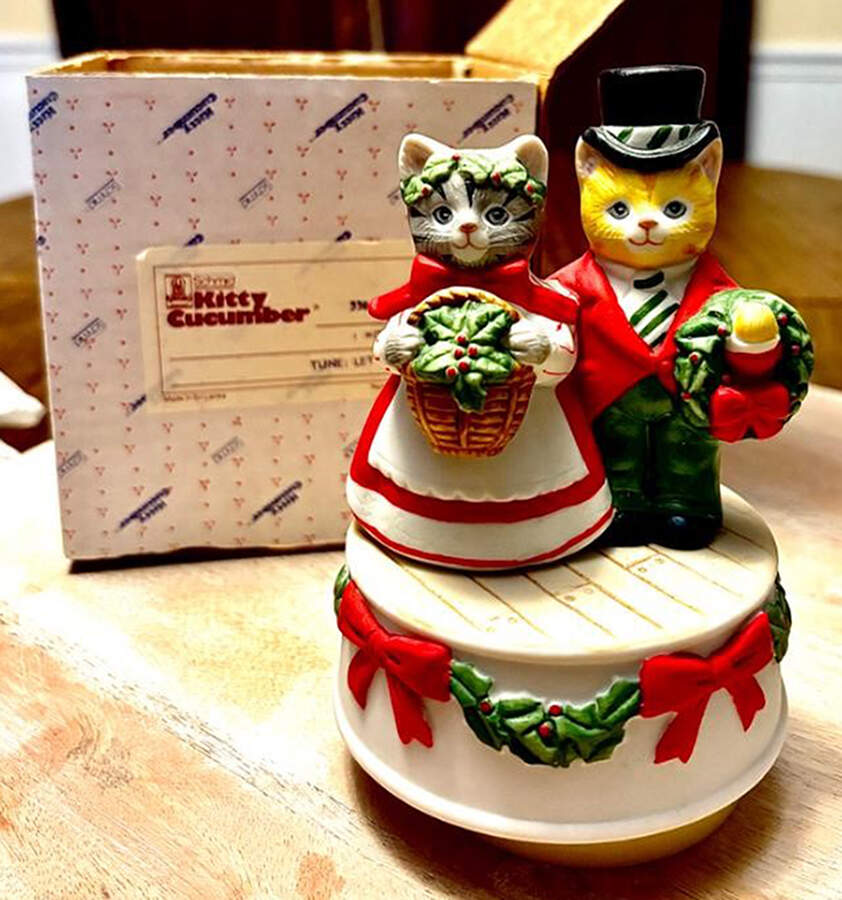 Kitty Cucumber White Christmas-Kitty & Buster - No Box by Schmid-1