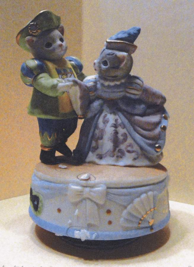 Kitty Cucumber Shall We Dance Music Box - No Box by Schmid-1