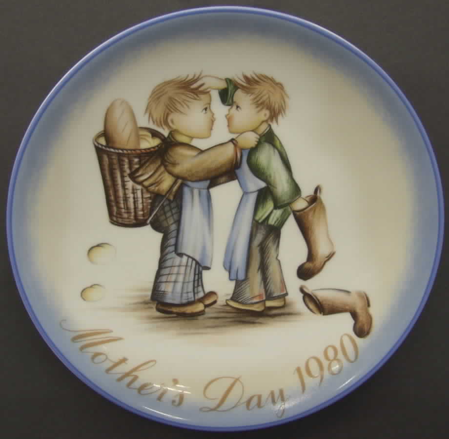 Hummel Mothers Day Plate Mother's Little Helper - Boxed by Schmid-1