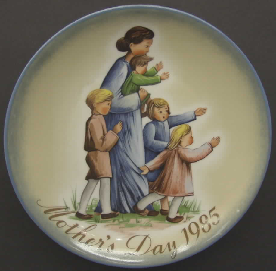 Hummel Mothers Day Plate A Mother's Journey - Boxed by Schmid-1