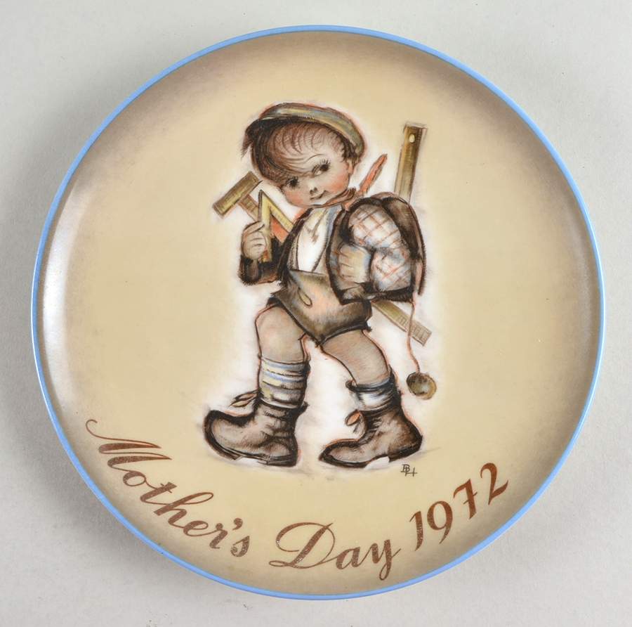 Hummel Mothers Day Plate Playing Hooky  - No Box by Schmid-1