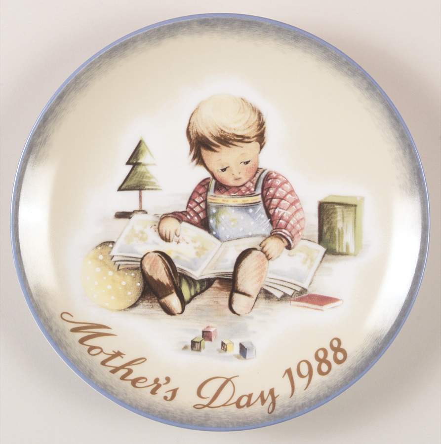Hummel Mothers Day Plate Young Reader - No Box by Schmid-1