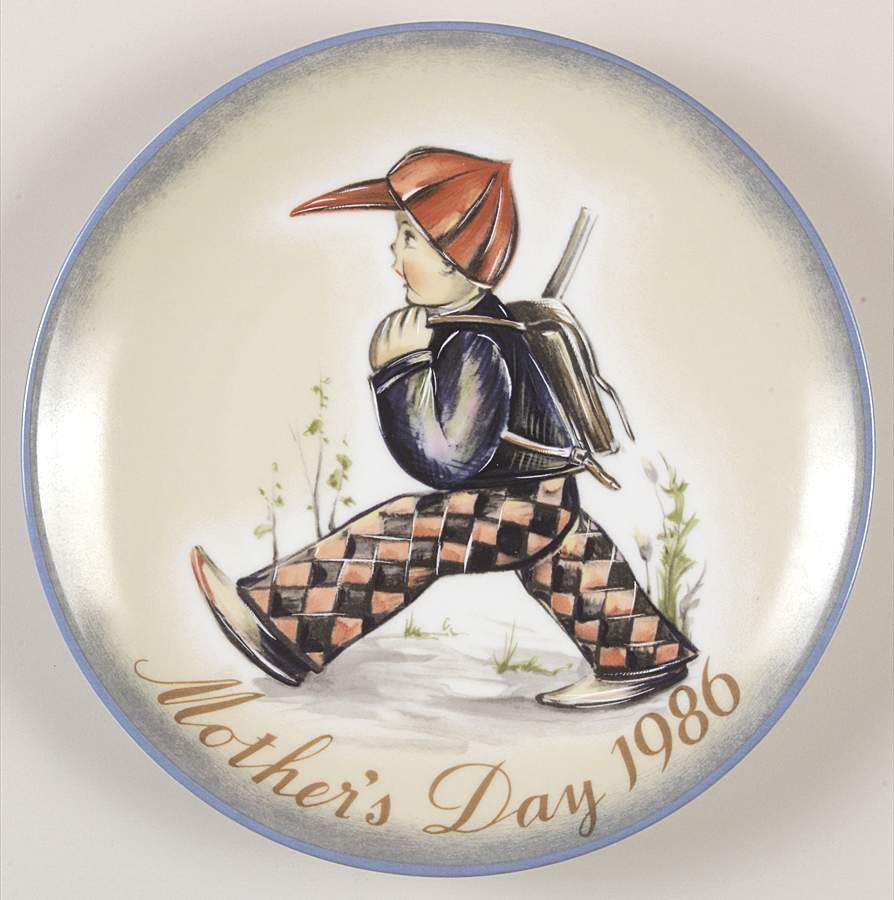 Hummel Mothers Day Plate Home From School - Boxed by Schmid-1