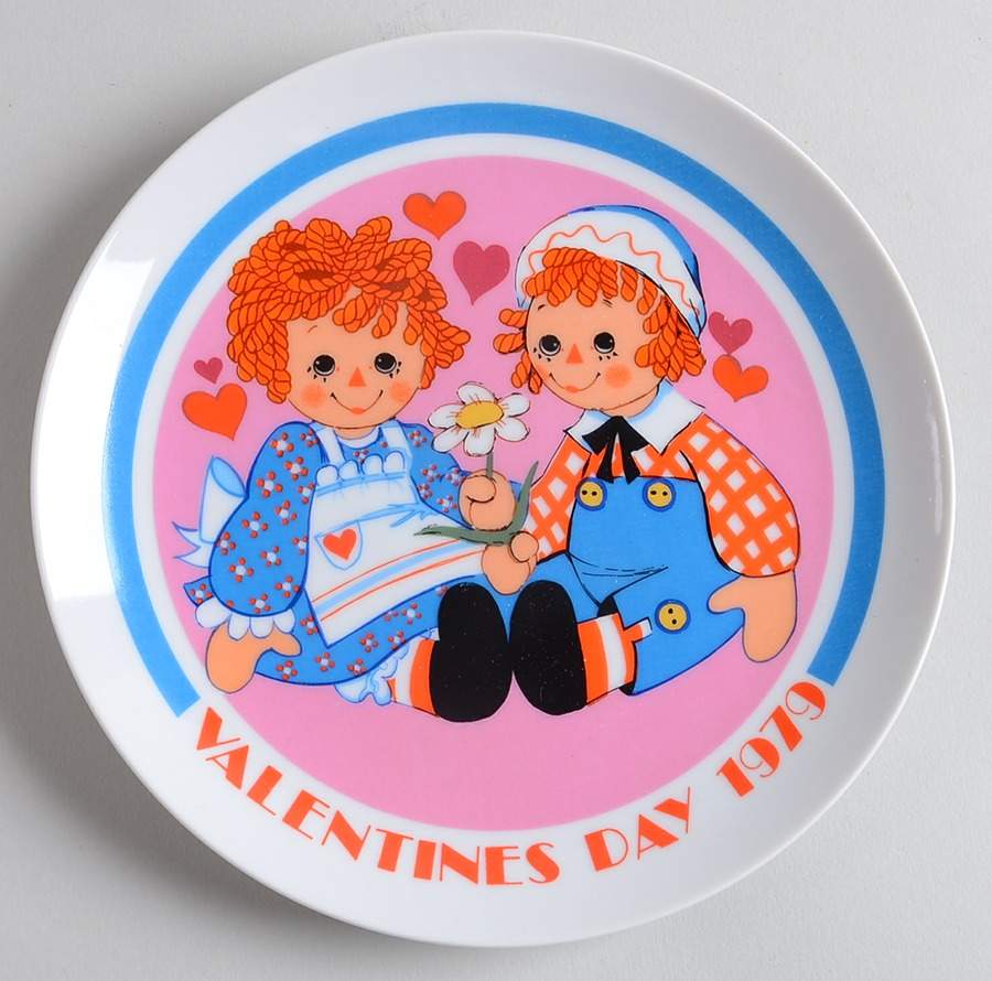 Raggedy Ann & Andy Valentines Plate Daisies Do Tell - No Box by Schmid-1