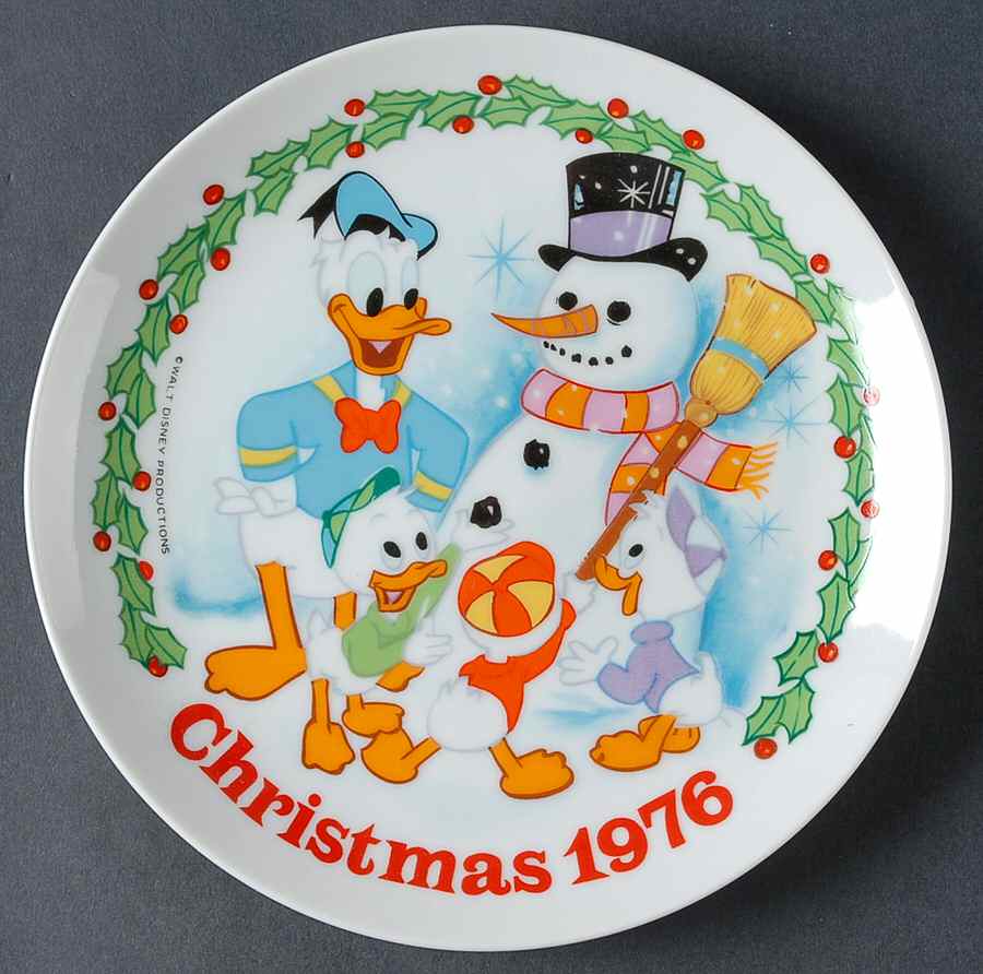 Disney Christmas Plate Building A Snowman - Boxed by Schmid-1