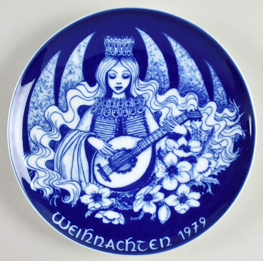 Schumann Christmas Plate Angel With Lute & Christmas Roses - No Box by Schumann - Bavaria-1