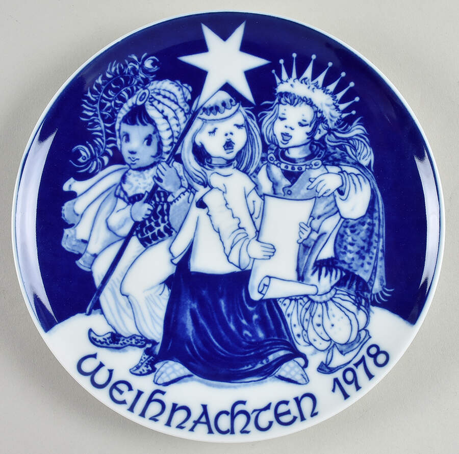 Schumann Christmas Plate Angels Caroling - Boxed by Schumann - Bavaria-1