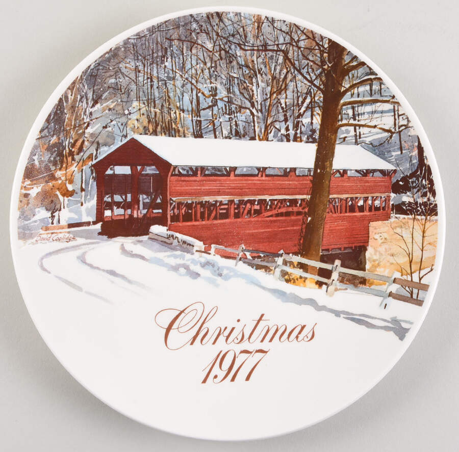Smuckers Christmas Plates 1977-Christmas Plate - No Box by Smuckers-1