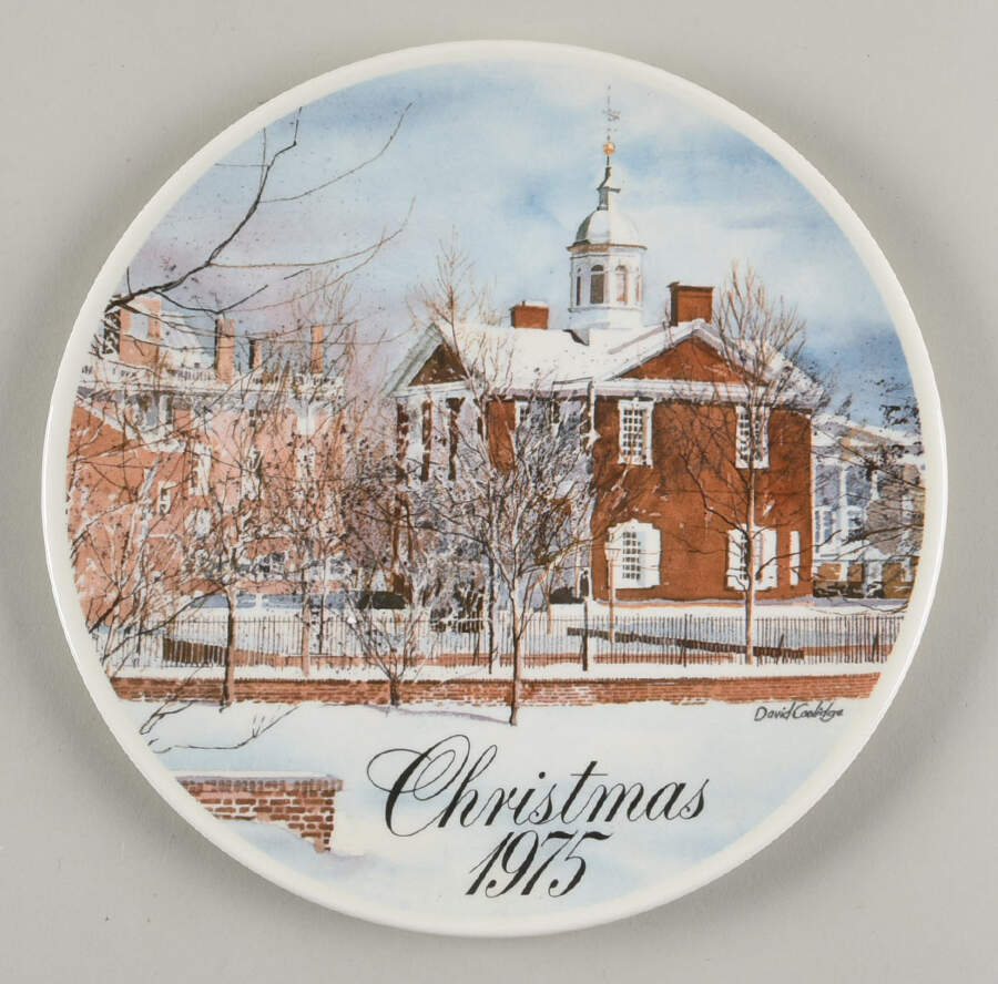 Smuckers Christmas Plates 1975-Christmas Plate - No Box by Smuckers-1
