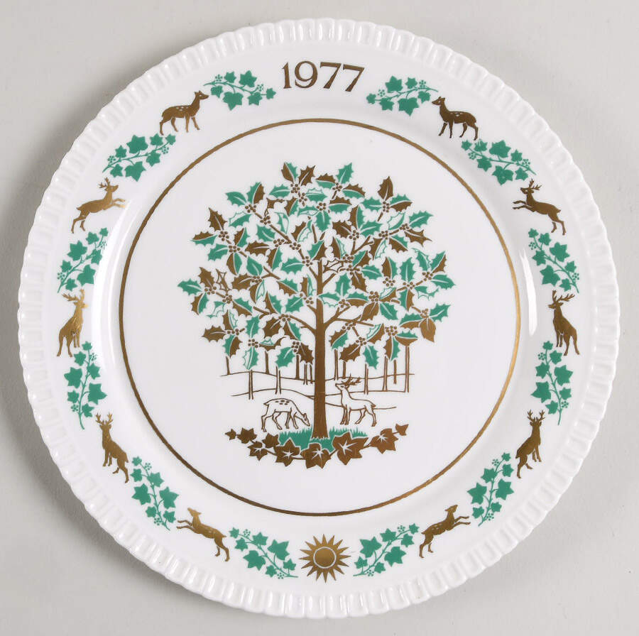 Spode Christmas Plate Holly And Ivy - Boxed by Spode-1
