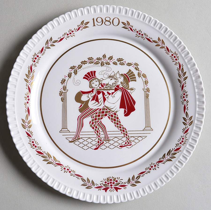 Spode Christmas Plate Bringing In The Boar's Head - Boxed by Spode-1