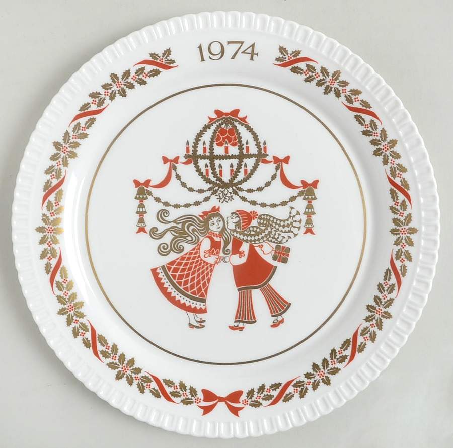 Spode Christmas Plate Deck The Halls - Boxed by Spode-1