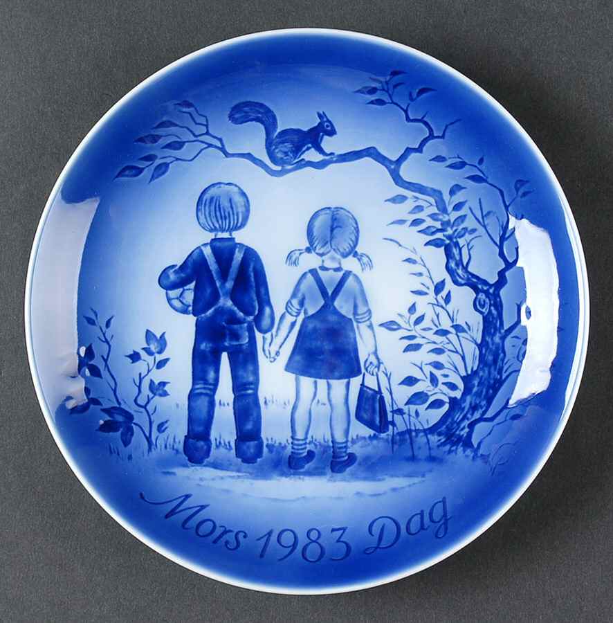Mother's Day Plate An Unexpected Meeting - Boxed by Svend Jensen-1